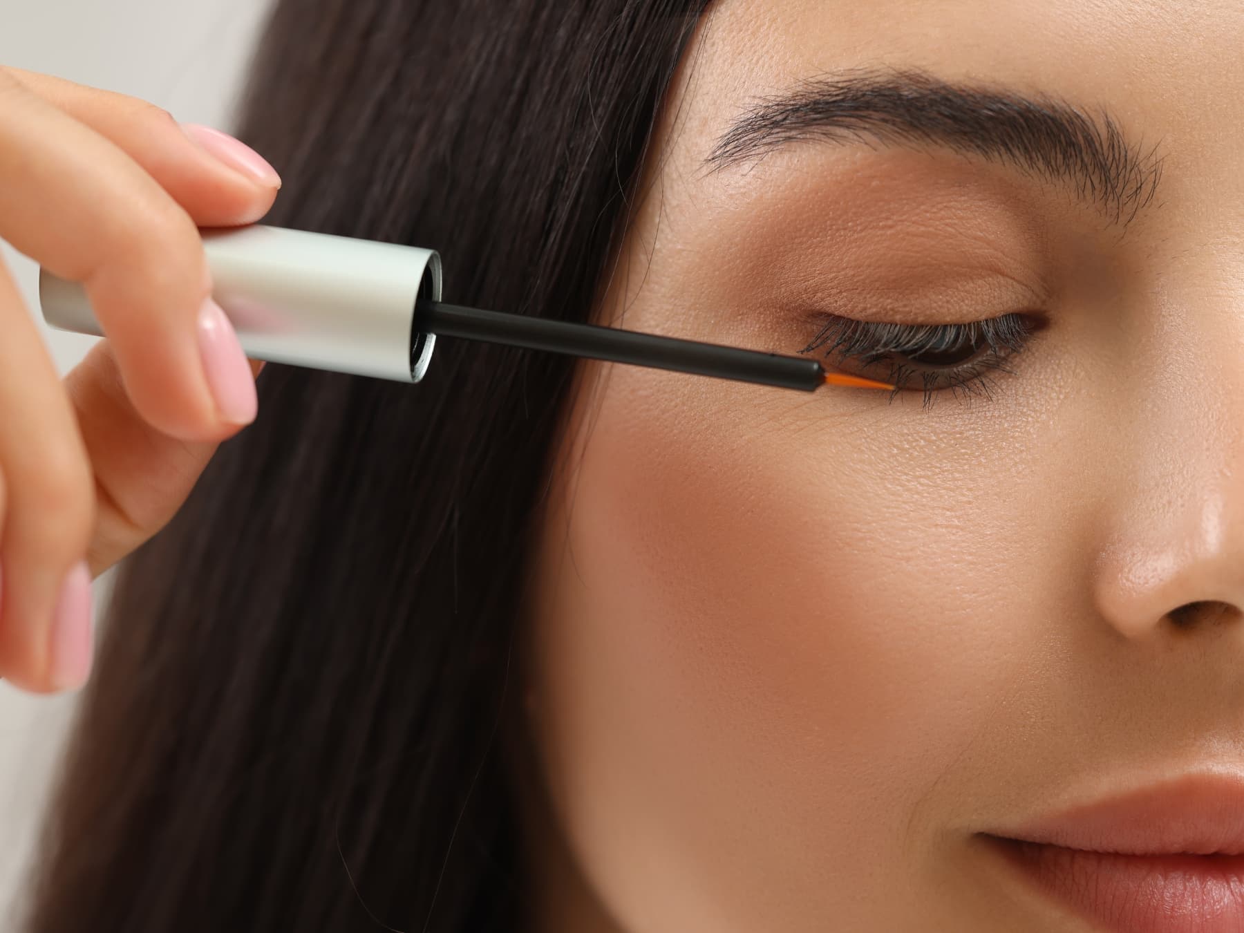 Sanjsko dolge trepalnice: čudežni serum ali tvegana bližnjica